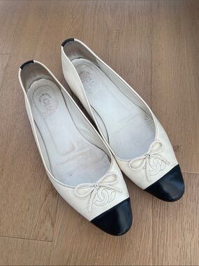 CHANEL Ivory Leather Ballet Flats with Black Cap Toe
